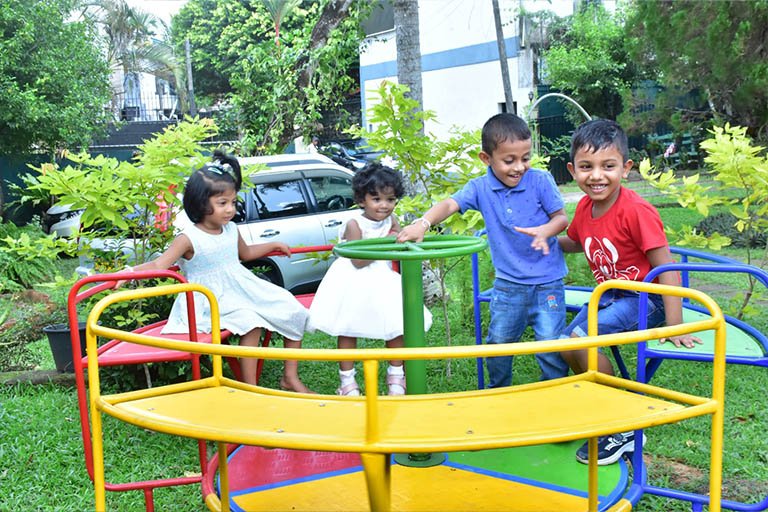 caring_environment_07